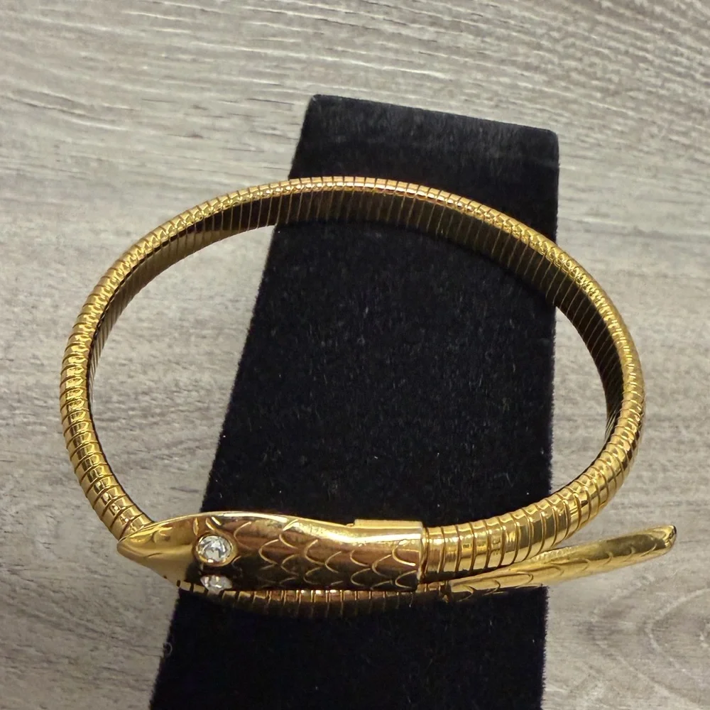 Elegant Gold Tone‎ Bracelet 7”